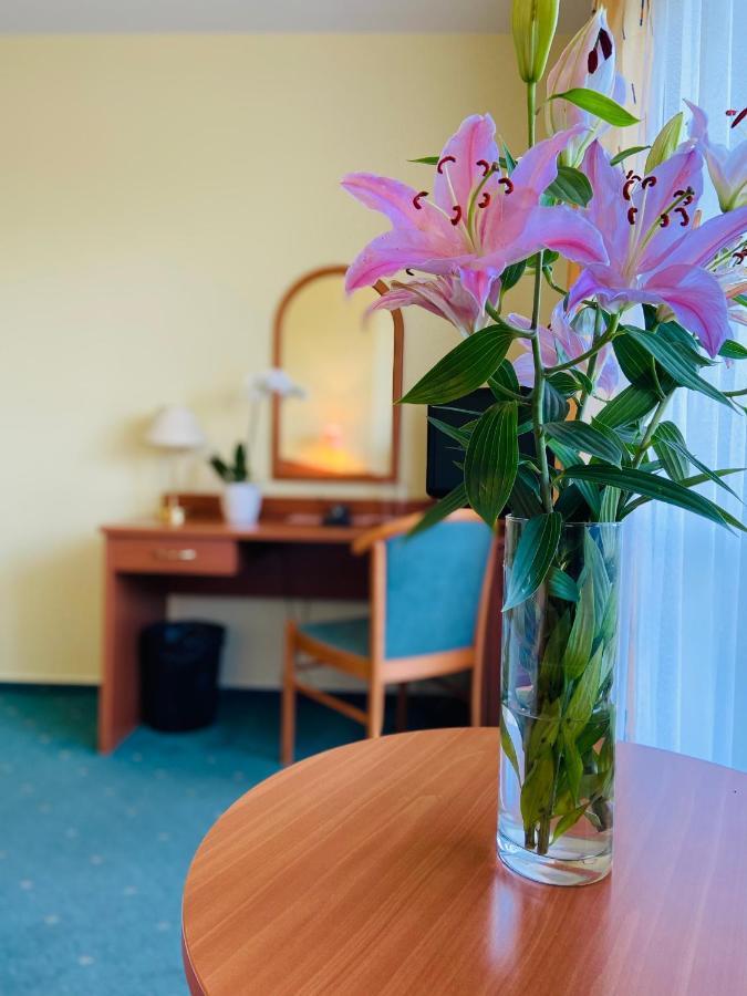 Garni Hotel Pyramida เคบ ภายนอก รูปภาพ