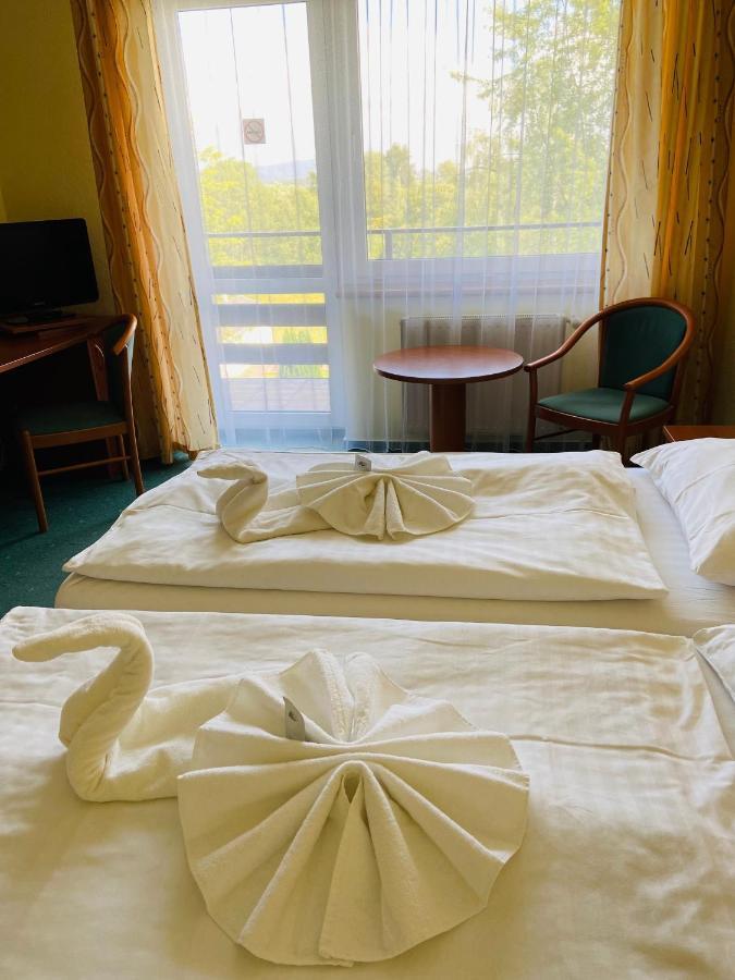 Garni Hotel Pyramida เคบ ภายนอก รูปภาพ